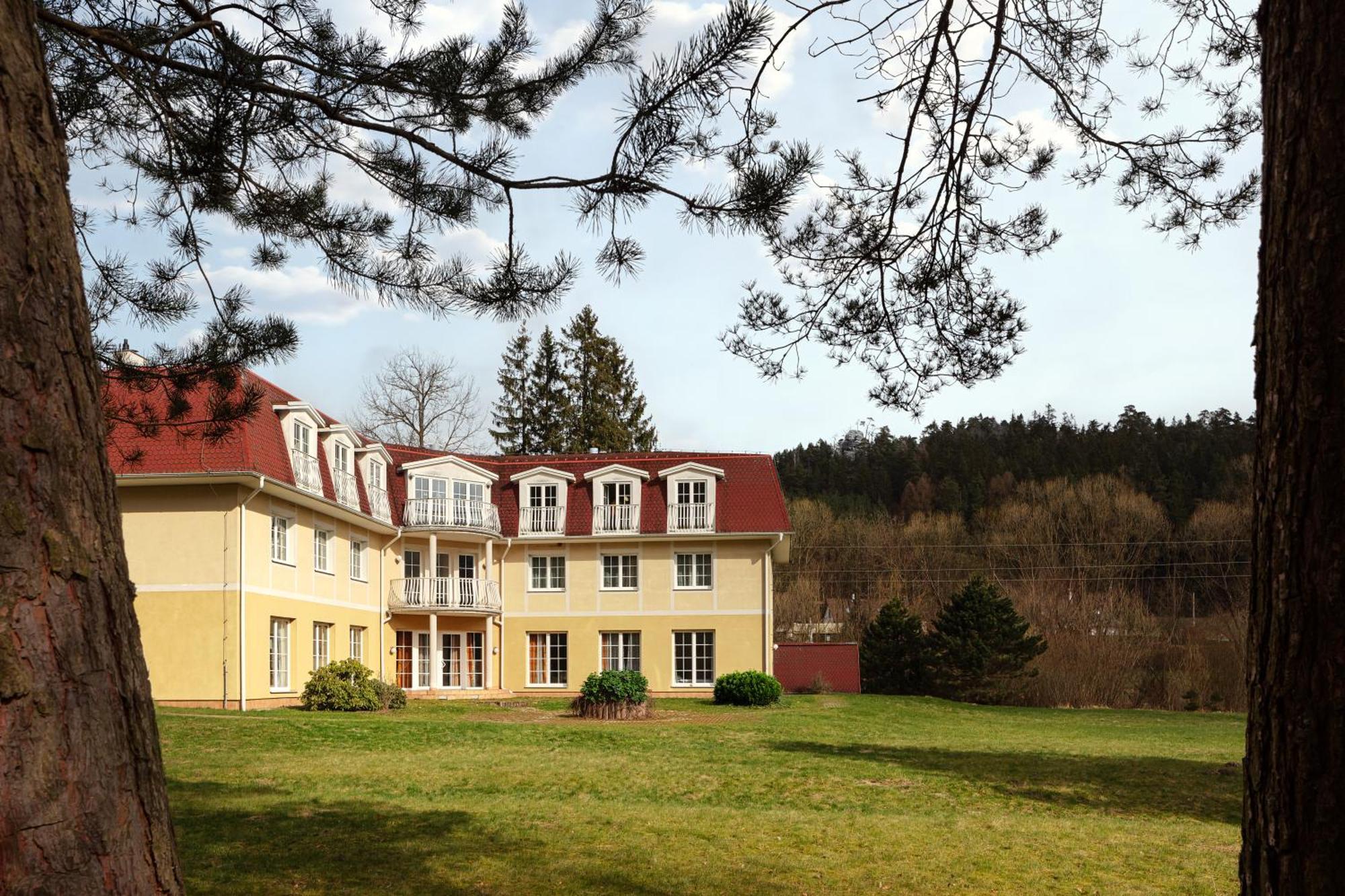 Hotel Adršpach エクステリア 写真